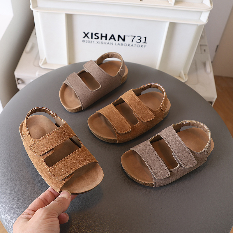 Casual Sandal Leather - รองเท้าแตะเด็กหนังกลับยี่ห้อ 2026 พร้อมรองรับอุ้งเท้า รองเท้าสวมใส่สบายสำหรับเด็กผู้ชายในฤดูร้อน รองเท้าชายหาดลำลอง รองเท้ากันน้ำสำหรับเด็กผู้หญิง